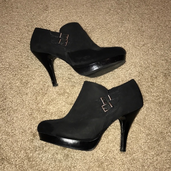 FIONI Clothing Shoes - Black suede booties